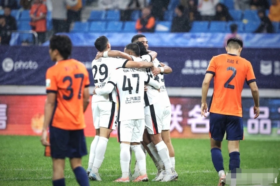 兰克尔断球, 但也只领先 兰克尔断球, 但也只领先